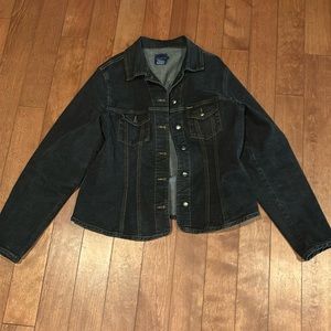 This is a cute faconnable Jean jacket